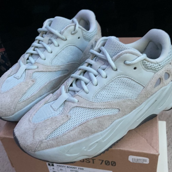 YEEZY BOOST 700 SALT 💯 Authentic - Picture 2 of 11